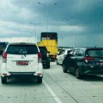 kemacetan-panjang-di-ruas-jalan-tol-menuju-terbanggi-besar-minggu-sore-24-maret-2019