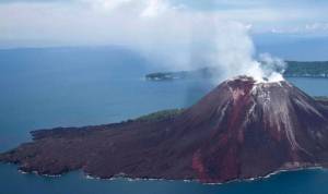 anak-Krakatau-erupsi