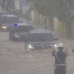 rombongan-jokowi-terabas-banjir-di-kalimantan-selatan